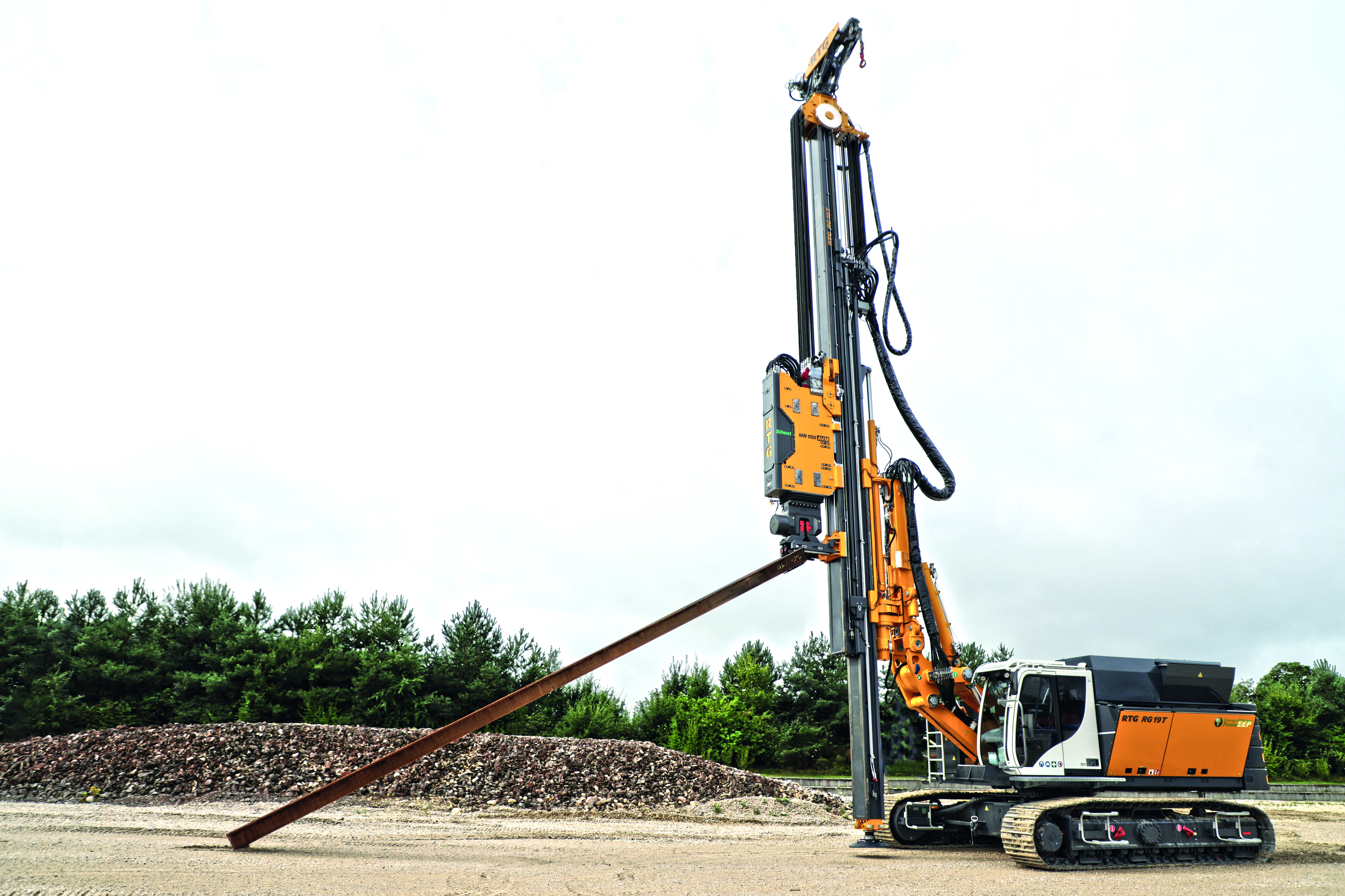 Ils vibrent, pressent, entraînent et percent. Découvrez les engins et les mâts de battage RTG Rammtechnik GmbH.