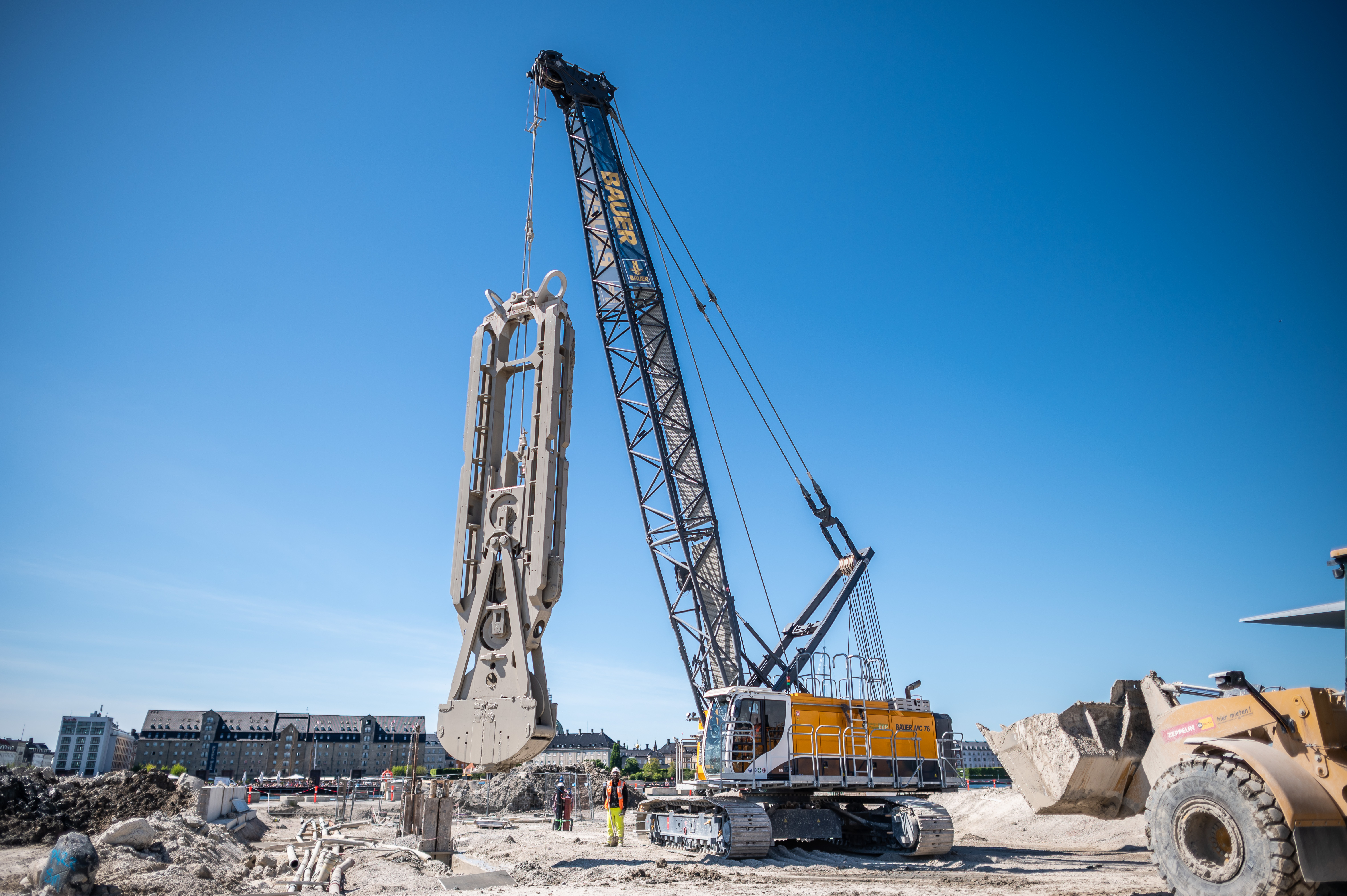 Grue treillis sur chenilles BAUER MC 76 