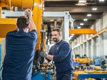 With a lot of passion and attention to detail, we build machines for specialist foundation engineering. 