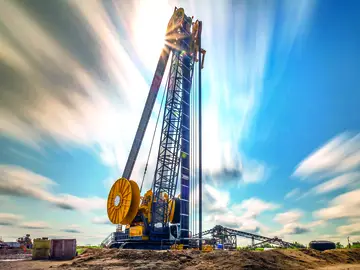 Grue treillis sur chenilles BAUER MC 128