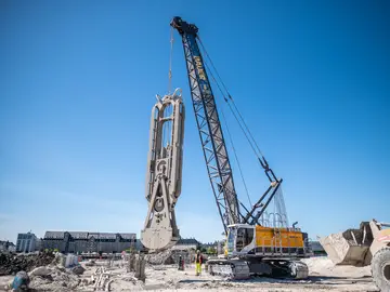 Grue treillis sur chenilles BAUER MC 76 