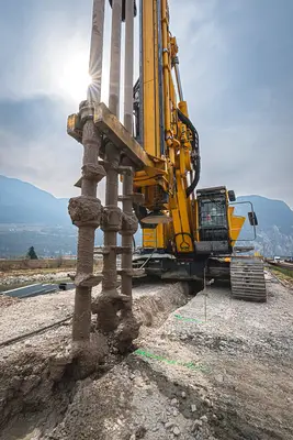 W Tyrolu Południowym w Austrii firma Keller Grundbau Ges.mbH uszczelniła istniejącą tamę na rzece Adyga. Do prac wykorzystano urządzenie RG 18 S firmy RTG Rammtechnik GmbH.